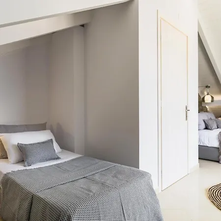 Top Floor Loft With Sea View & Large Balconies! Appartamento *