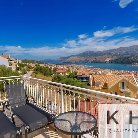 Top Floor Loft With Sea View & Large Balconies!