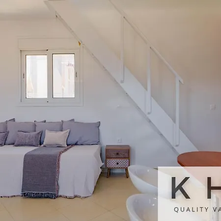Top Floor Loft With Sea View & Large Balconies! Appartamento