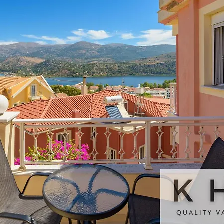 Top Floor Loft With Sea View & Large Balconies! *