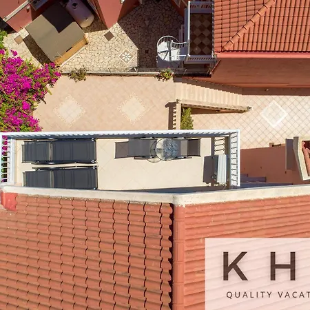 Top Floor Loft With Sea View & Large Balconies!